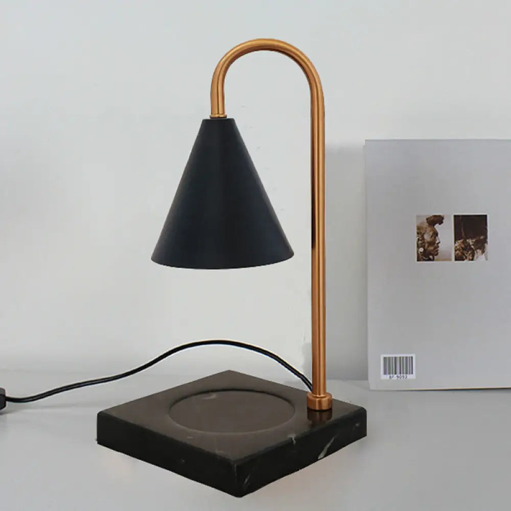Léa - Mid - Century Cone Night Lamp: Sleek Metal Gooseneck Table Lighting With Black