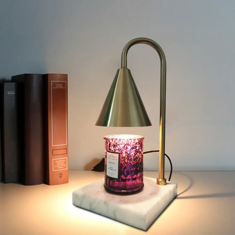 Léa - Mid - Century Cone Night Lamp: Sleek Metal Gooseneck Table Lighting With Gold
