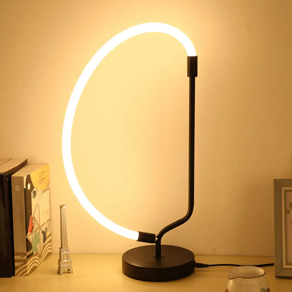 Luna’s Guiding Light: Modern Black Led Lamp For Stylish Ambiance