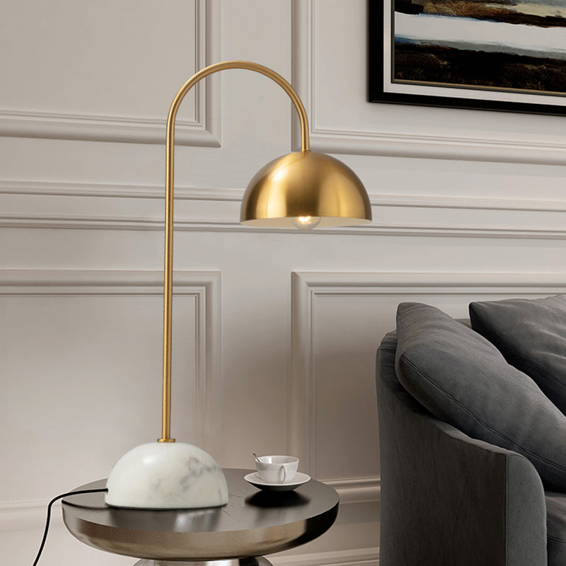 Nolwenn - Elegant Metallic Dome Nightstand Lamp: Minimalist Brass Night Lighting