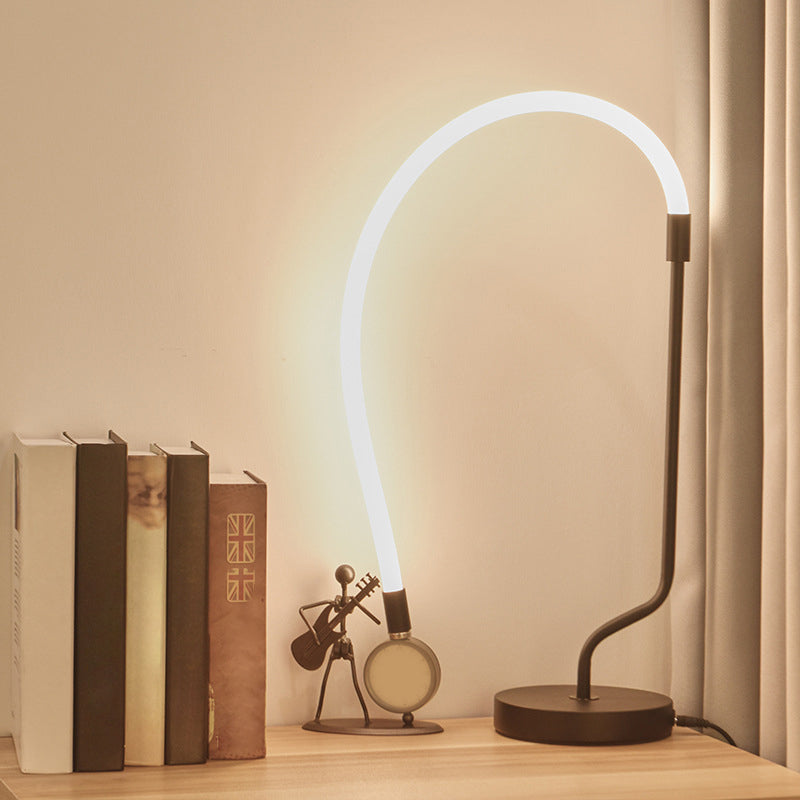 Luna’s Guiding Light: Modern Black Led Lamp For Stylish Ambiance