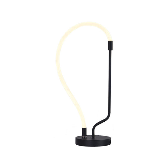 Luna’s Guiding Light: Modern Black Led Lamp For Stylish Ambiance